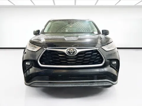 Photos of 2020 Toyota Highlander Limited for sale in Chandler, AZ at STG Chandler