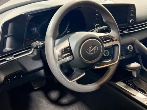 More photos of 2022 Hyundai Elantra SEL at STG Chandler, AZ