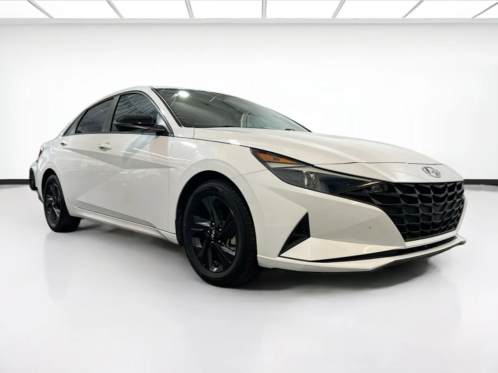 White 2022 Hyundai Elantra SEL for sale in Chandler, AZ