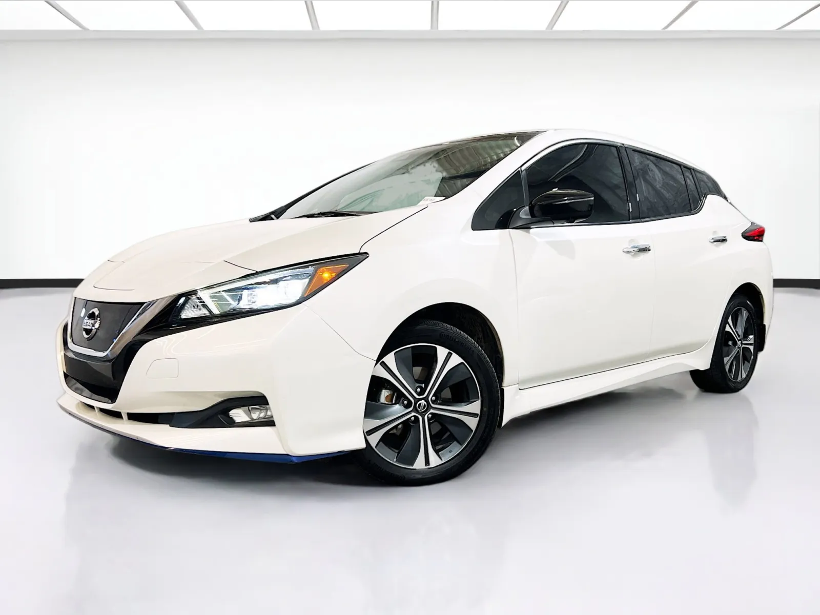 White 2020 Nissan LEAF SL PLUS for sale in Chandler, AZ