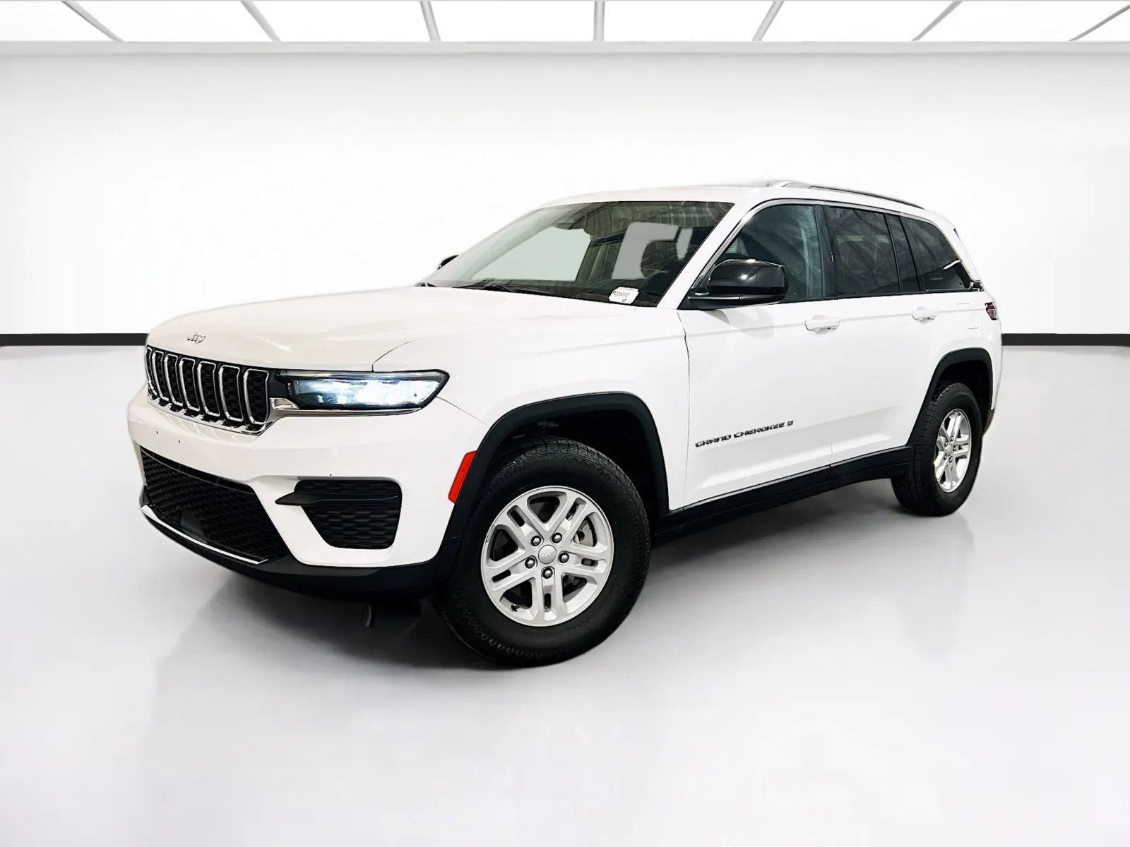White 2023 Jeep Grand Cherokee Laredo for sale in Chandler, AZ