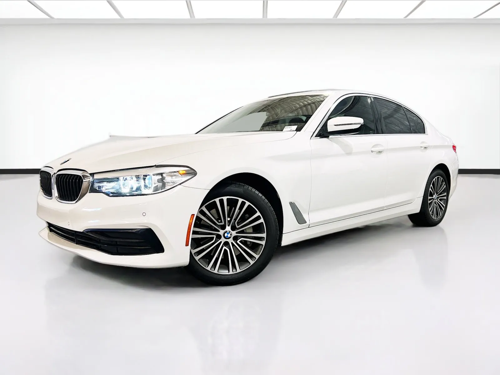 White 2019 BMW 5 Series 530i for sale in Chandler, AZ
