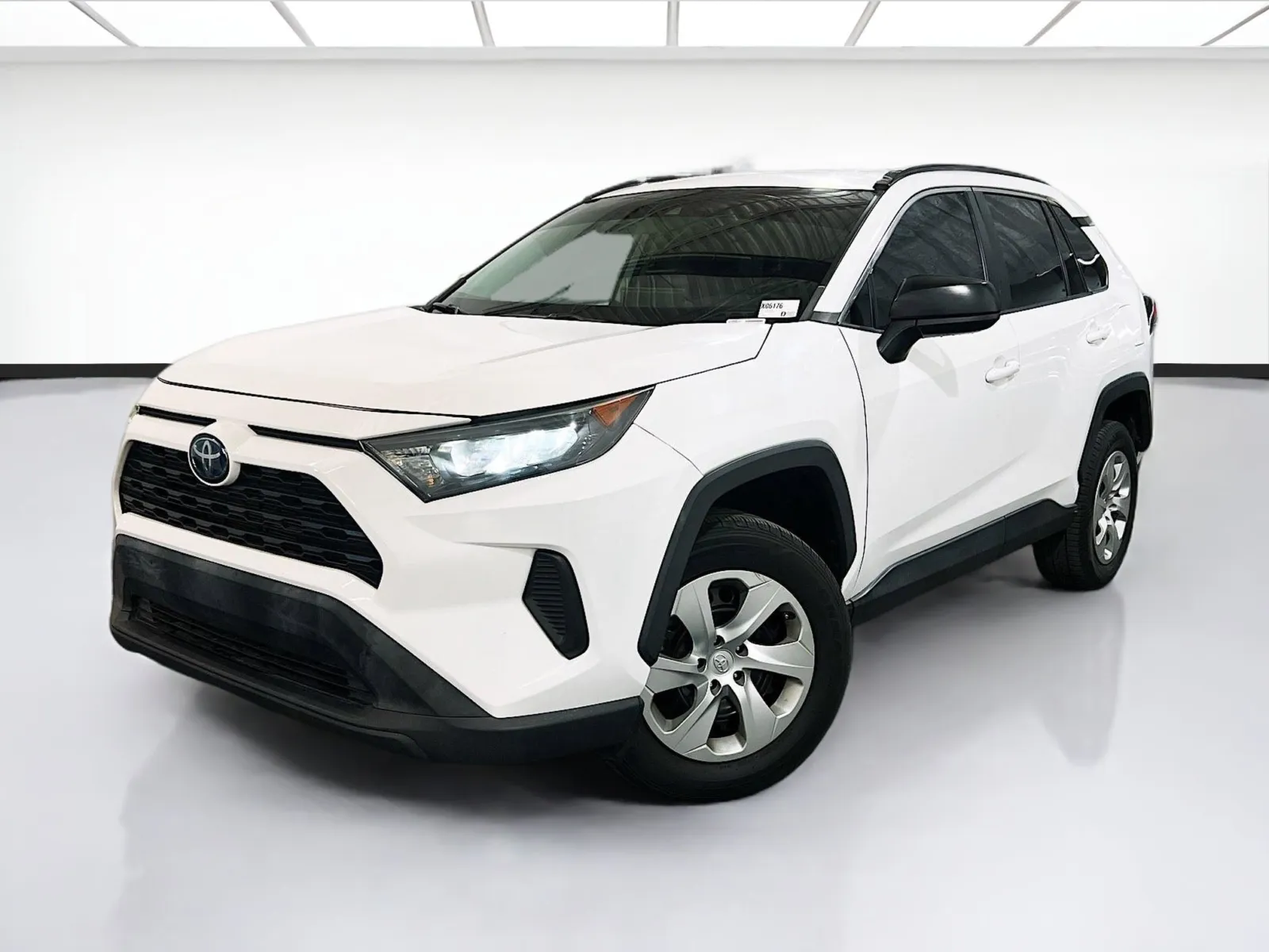White 2021 Toyota RAV4 LE for sale in Chandler, AZ