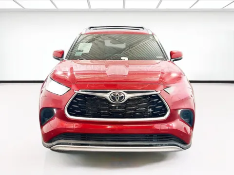 Photos of 2022 Toyota Highlander Platinum for sale in Chandler, AZ at STG Chandler