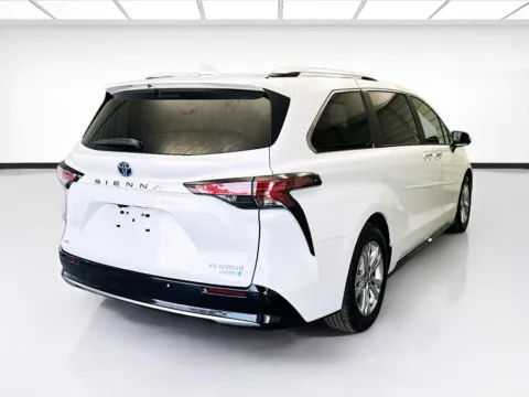 More photos of 2024 Toyota Sienna Platinum at STG Chandler, AZ