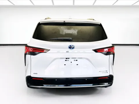 More photos of 2024 Toyota Sienna Platinum at STG Chandler, AZ