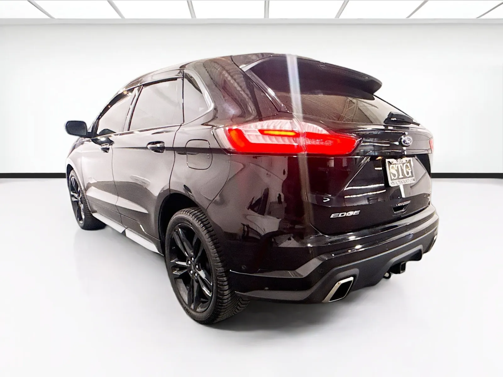 2020 Ford Edge ST photo 2
