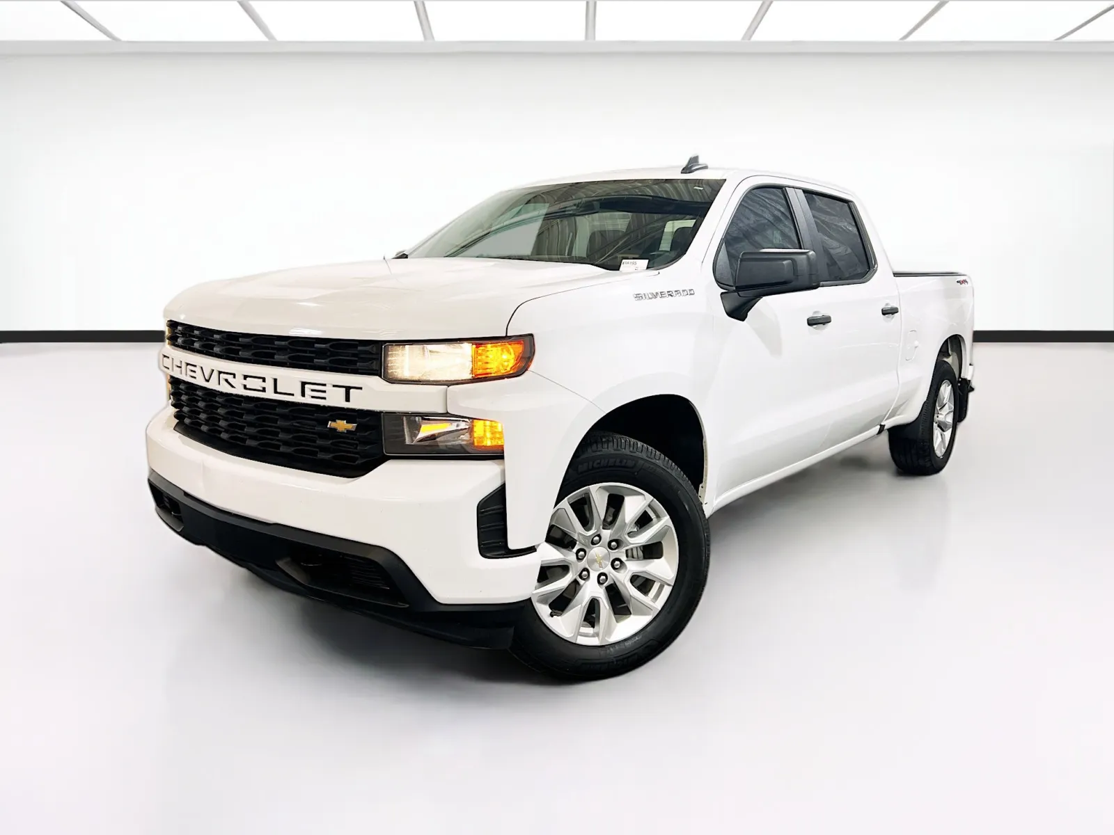 White 2021 Chevrolet Silverado 1500 Custom for sale in Chandler, AZ