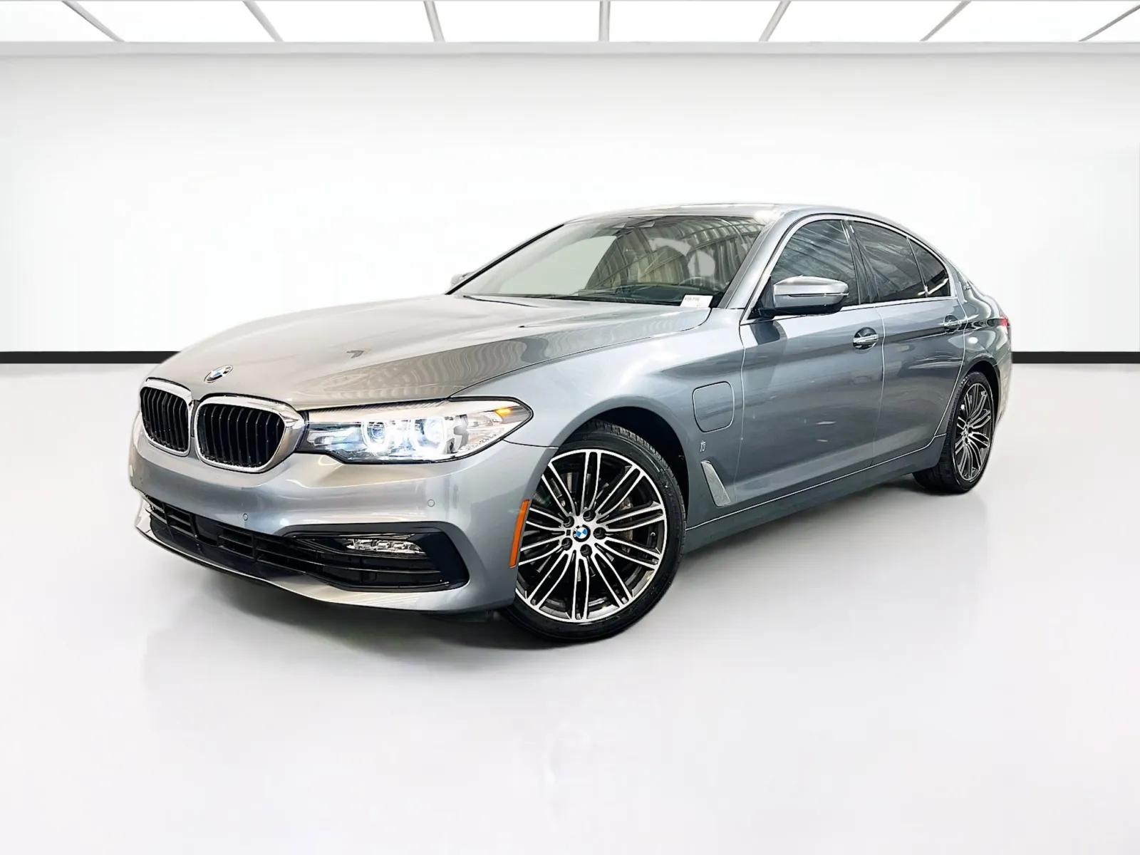 Gray 2018 BMW 5 Series 530e iPerformance for sale in Chandler, AZ