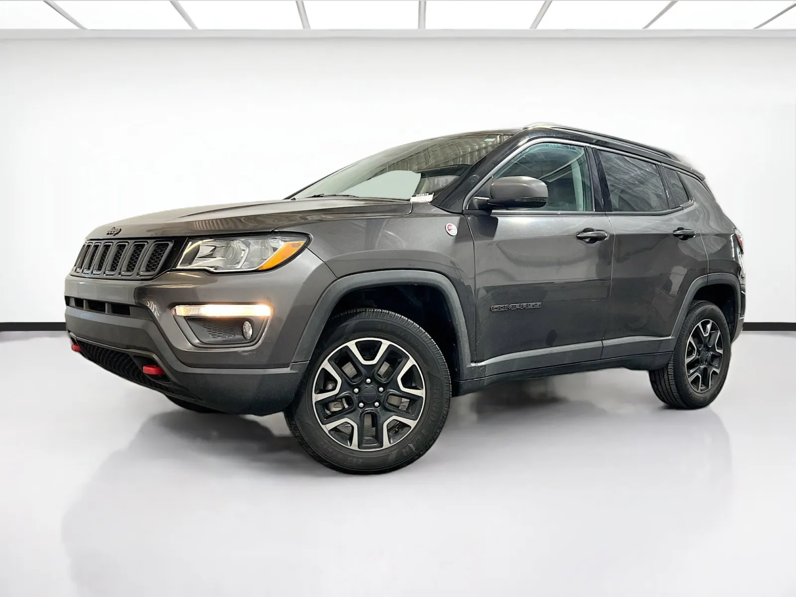 Gray 2019 Jeep Compass Trailhawk for sale in Chandler, AZ