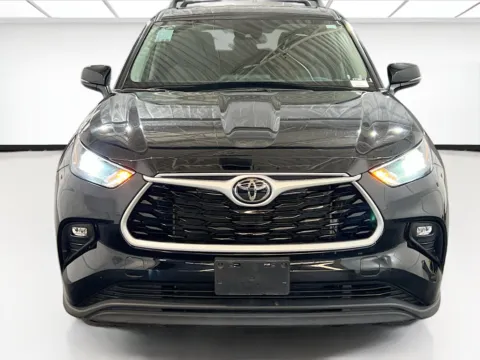 Photos of 2022 Toyota Highlander LE for sale in Chandler, AZ at STG Chandler