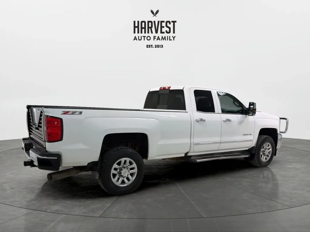 2016 Chevrolet Silverado 3500HD LTZ photo 3