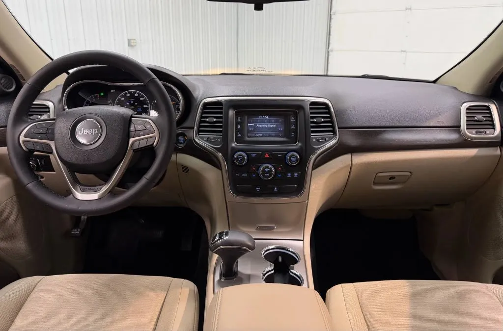 2014 Jeep Grand Cherokee Laredo Sport photo 3