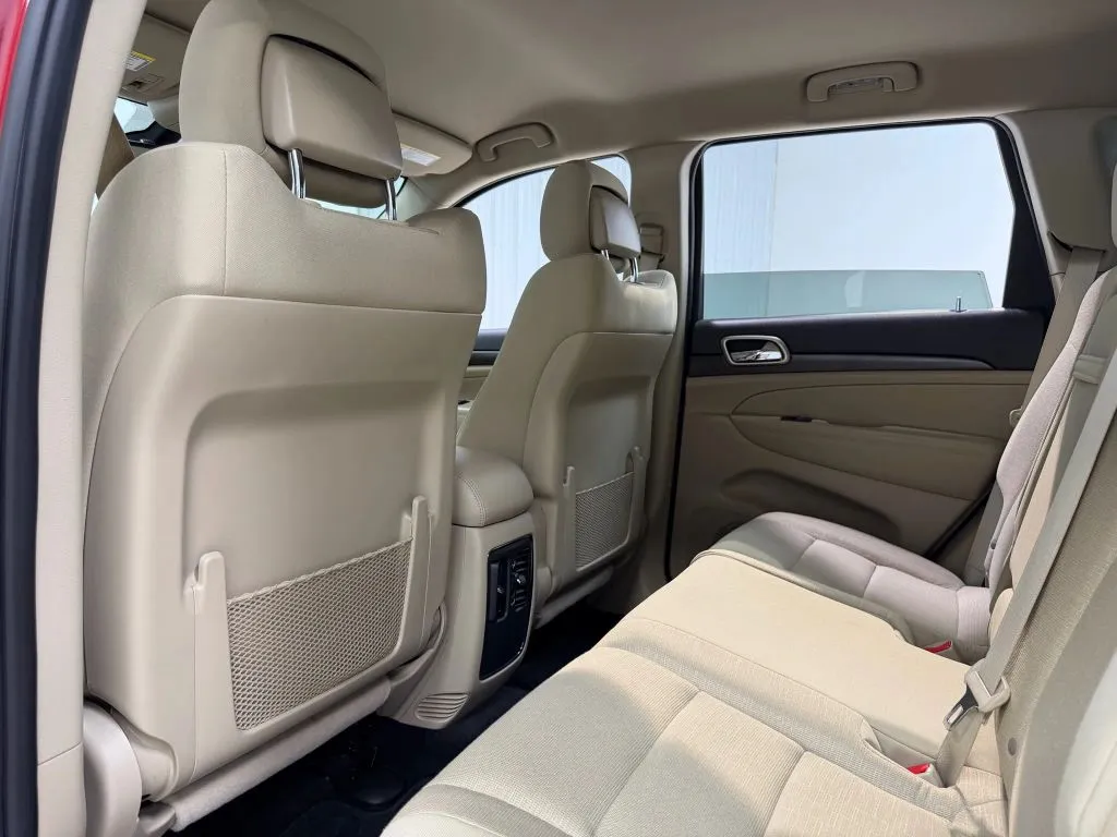 2014 Jeep Grand Cherokee Laredo Sport photo 4