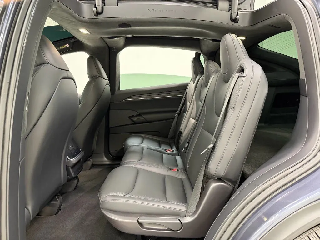 2023 Tesla Model X Standard Range photo 4