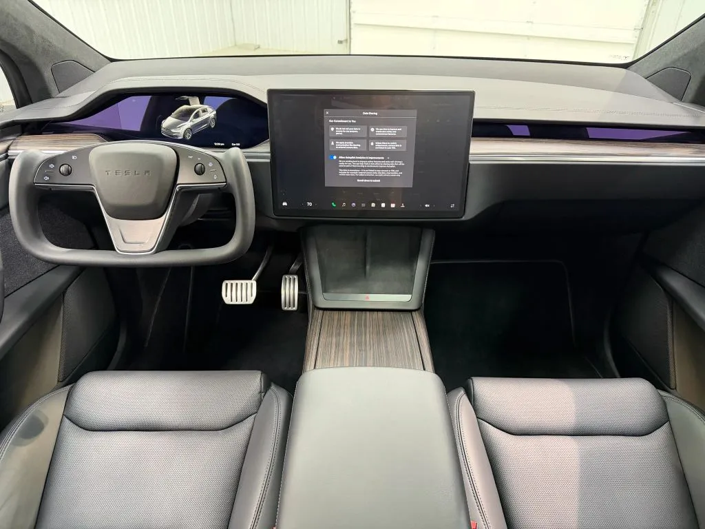 2023 Tesla Model X Standard Range photo 3