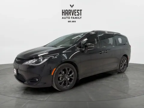Black 2019 Chrysler Pacifica Limited Minivan 4D for sale in Wahoo, NE