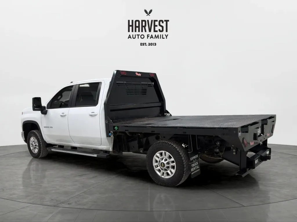 2024 Chevrolet Silverado 2500HD LT photo 2