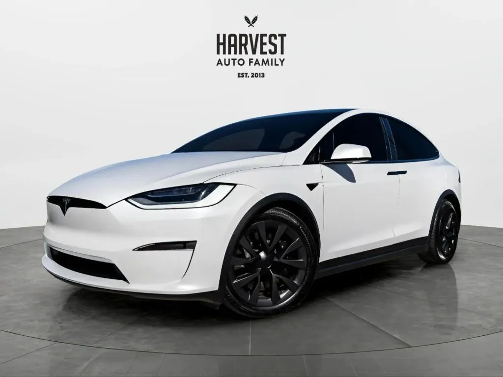 2024 Tesla Model X Long Range's photo