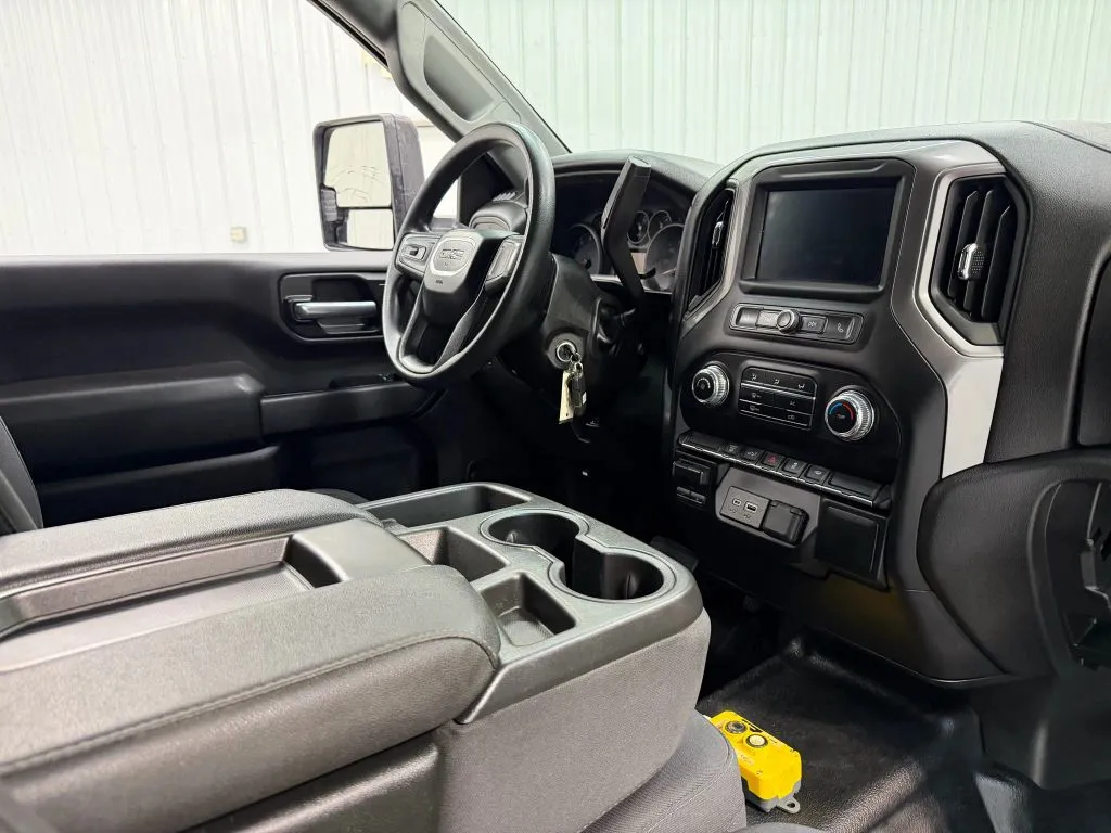 GMC Sierra photo 13