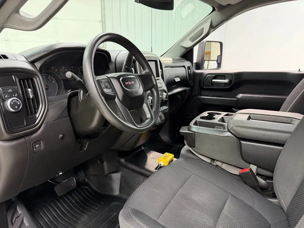 GMC Sierra photo 12