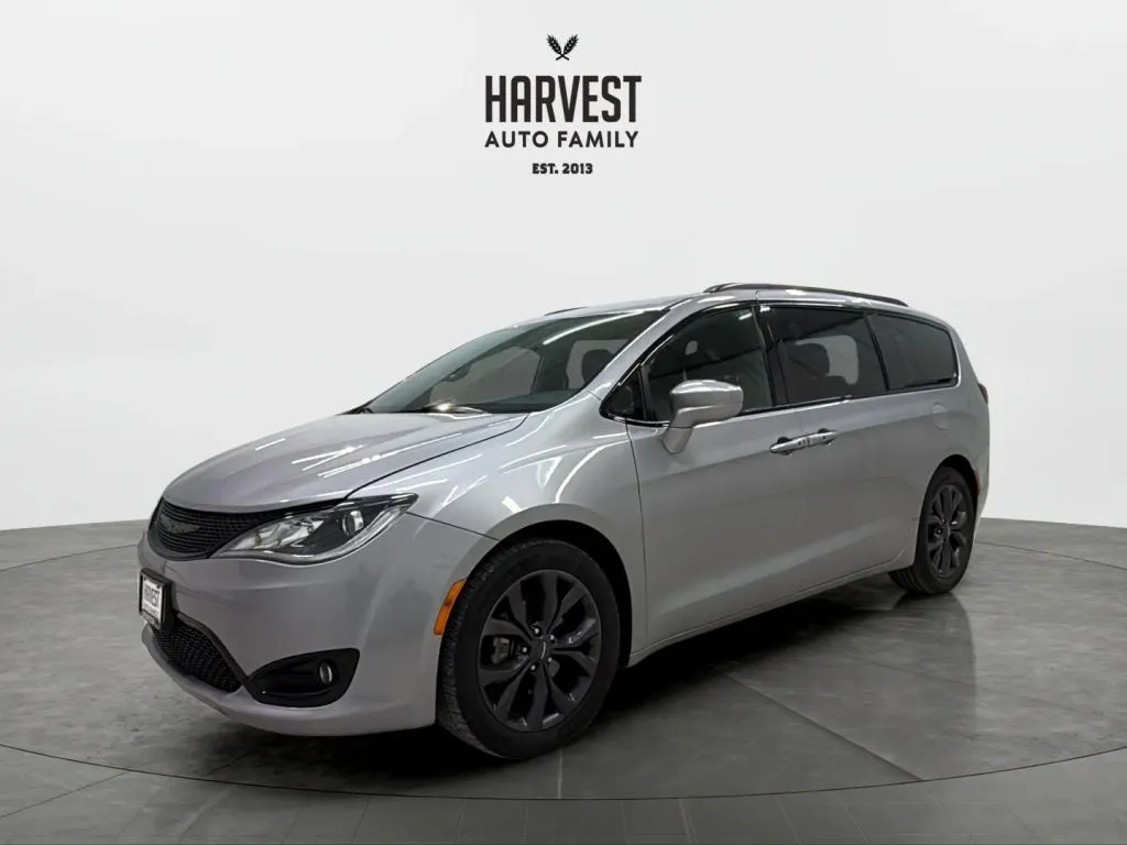 Silver 2019 Chrysler Pacifica Touring L Minivan 4D for sale in Wahoo, NE