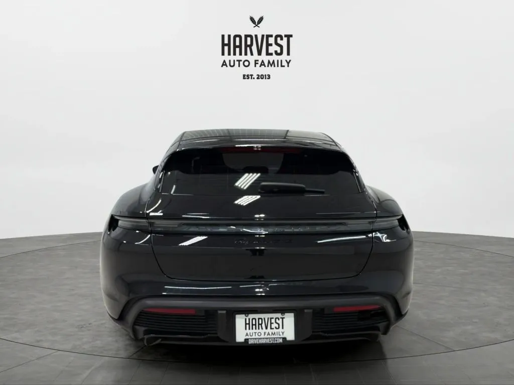 Porsche Taycan photo 5