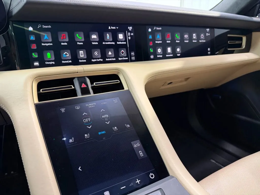 Porsche Taycan photo 28