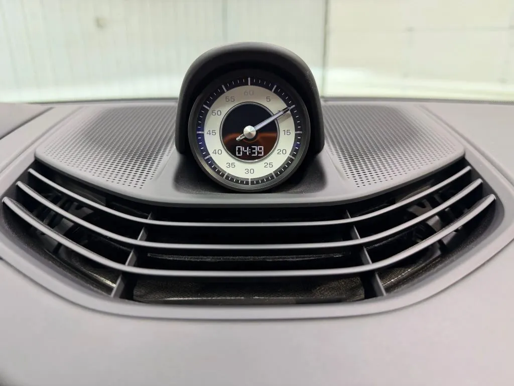 Porsche Taycan photo 35