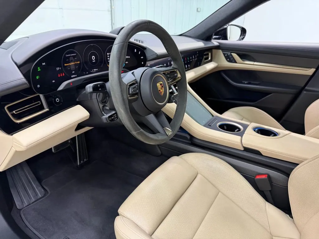 Porsche Taycan photo 12