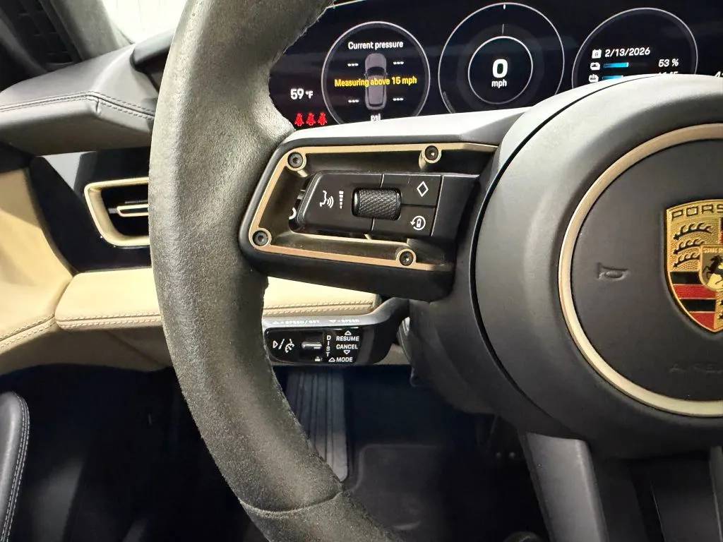 Porsche Taycan photo 36