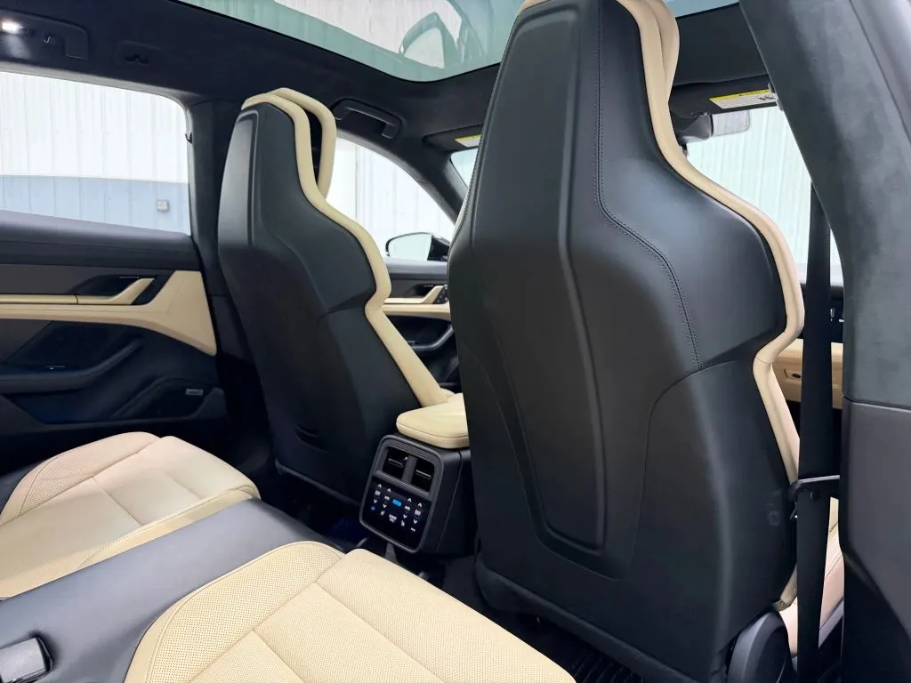Porsche Taycan photo 19
