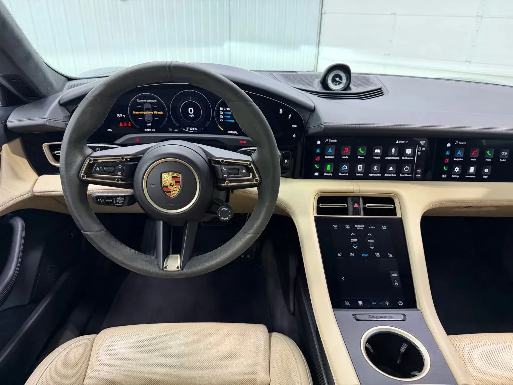 Porsche Taycan photo 22