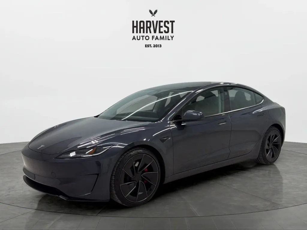 2025 Tesla Model 3 Performance's photo