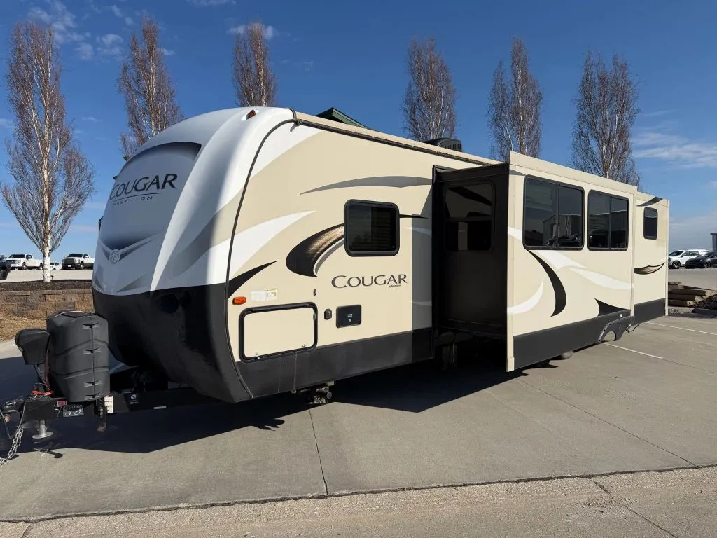2019 Keystone RV Cougar Half-Ton 32RDB