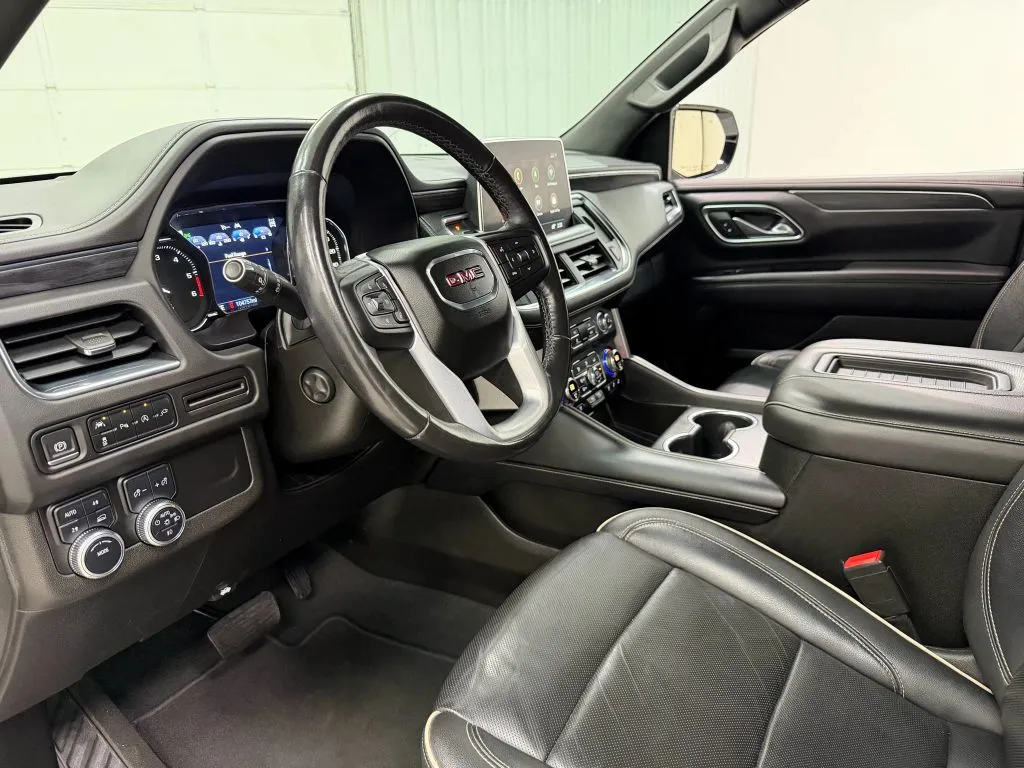 GMC Yukon photo 12