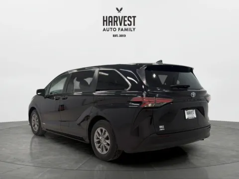 More photos of 2021 Toyota Sienna LE Minivan 4D at Harvest Auto Family, NE