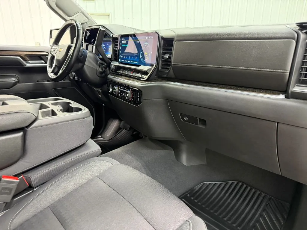 Chevrolet Silverado photo 14