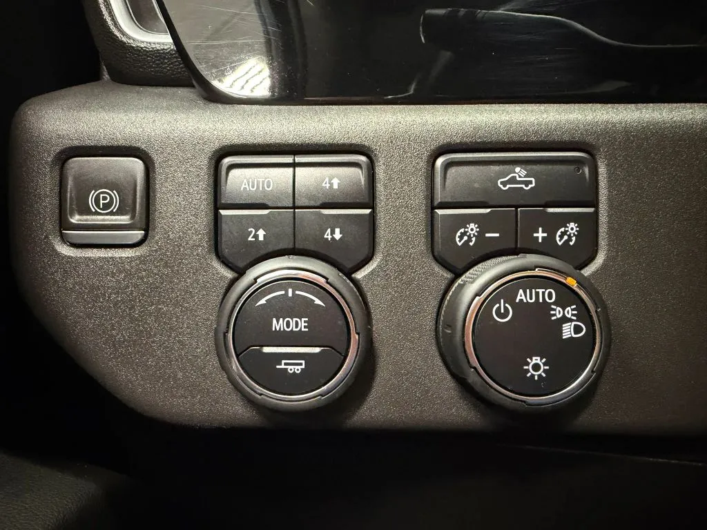 Chevrolet Silverado photo 25
