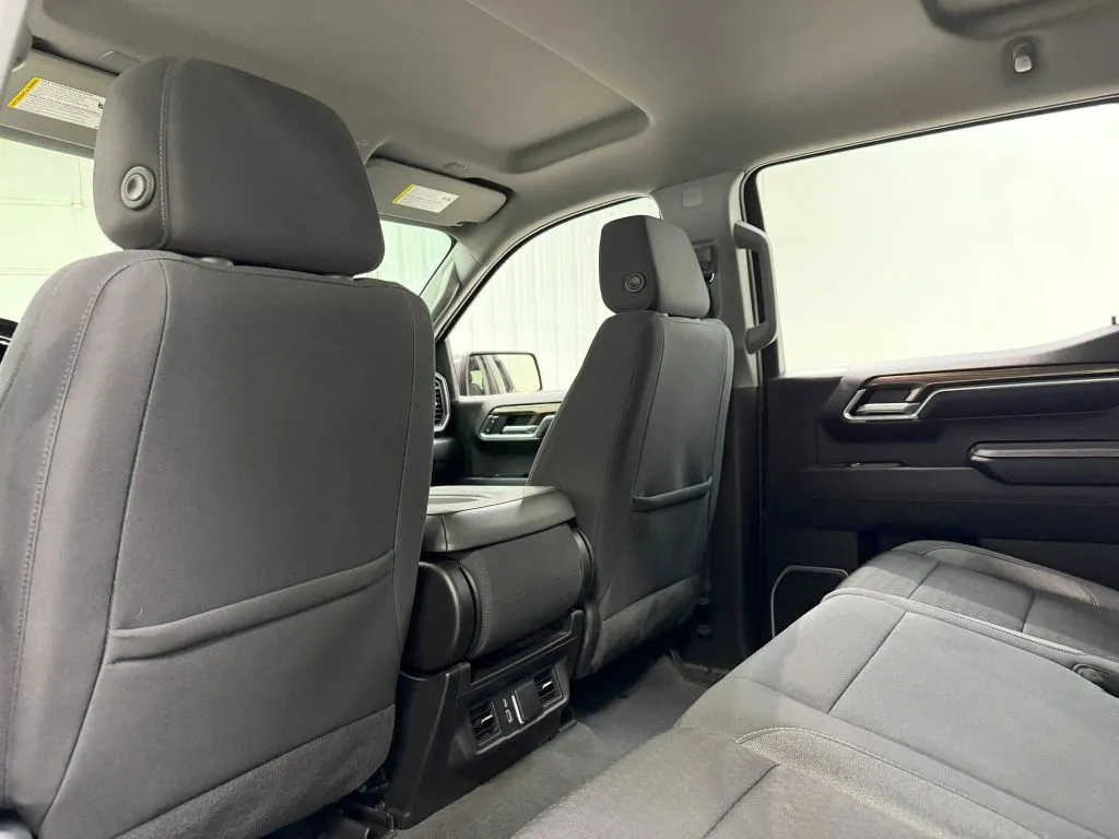 Chevrolet Silverado photo 16