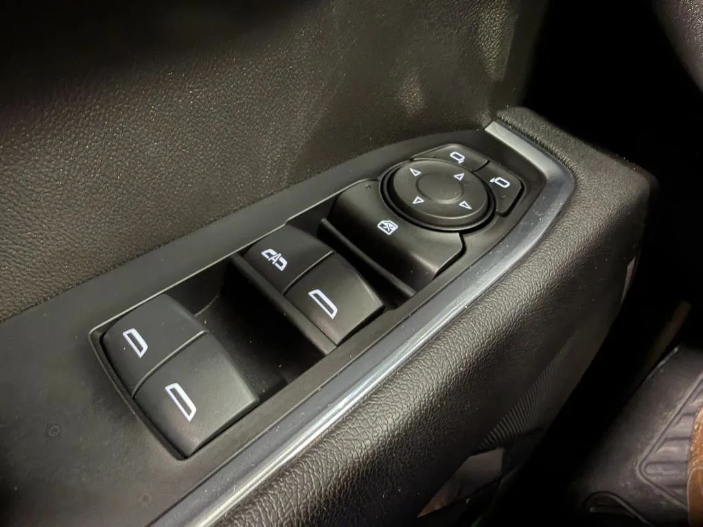 Chevrolet Silverado photo 26