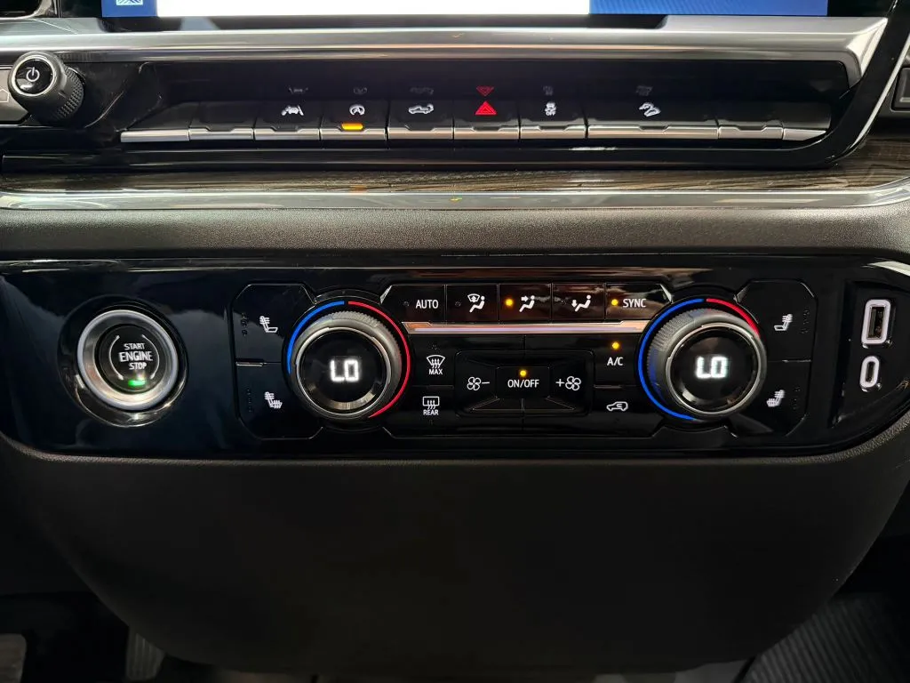 Chevrolet Silverado photo 24