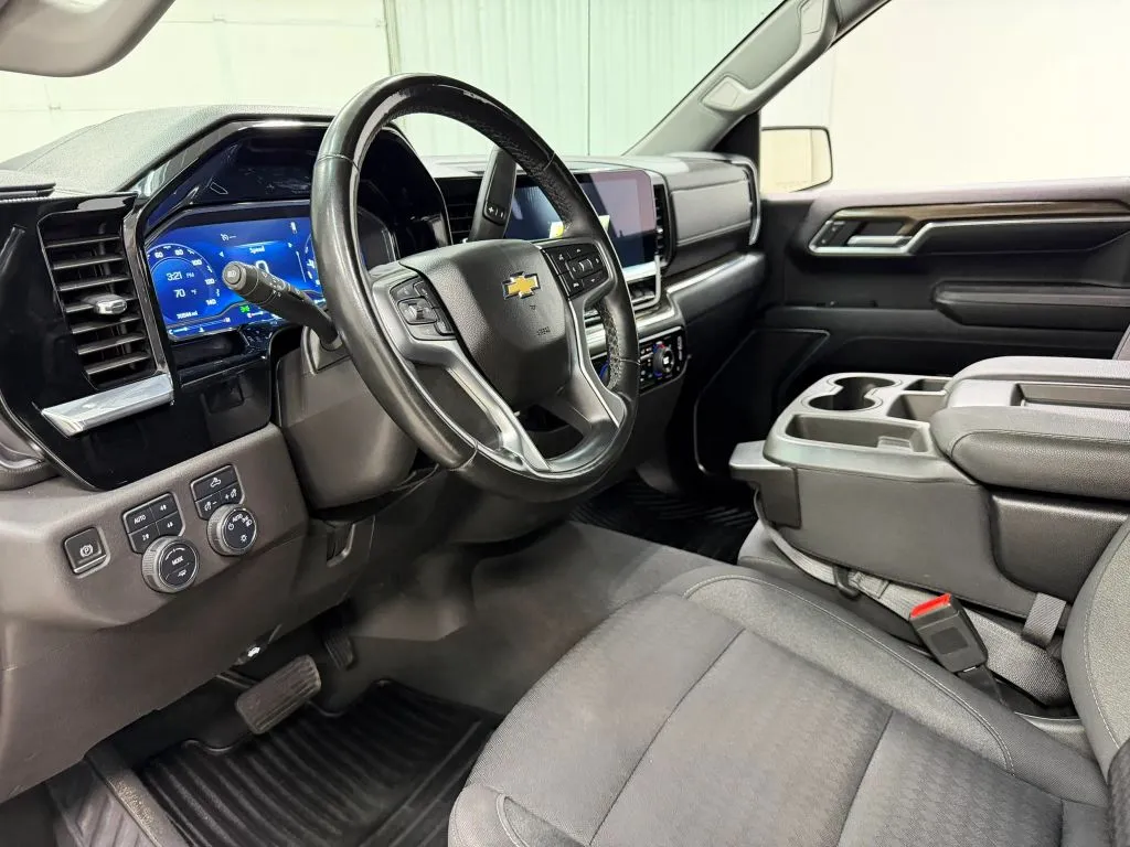 Chevrolet Silverado photo 12