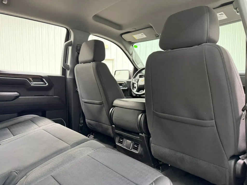 Chevrolet Silverado photo 17
