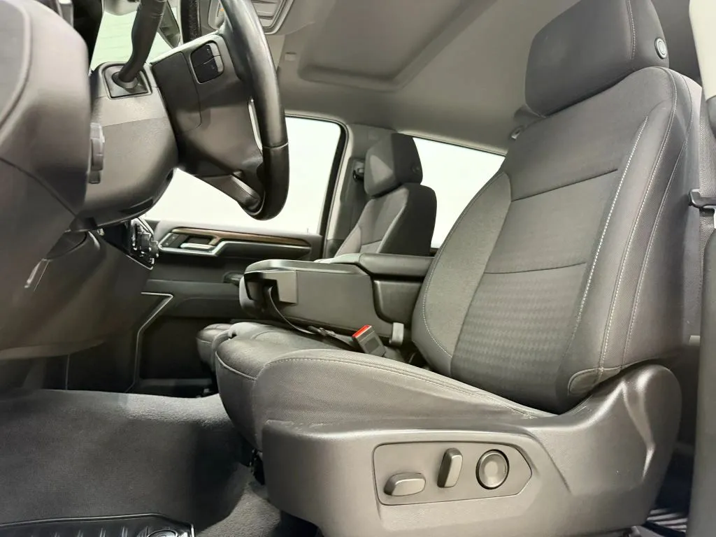 Chevrolet Silverado photo 15