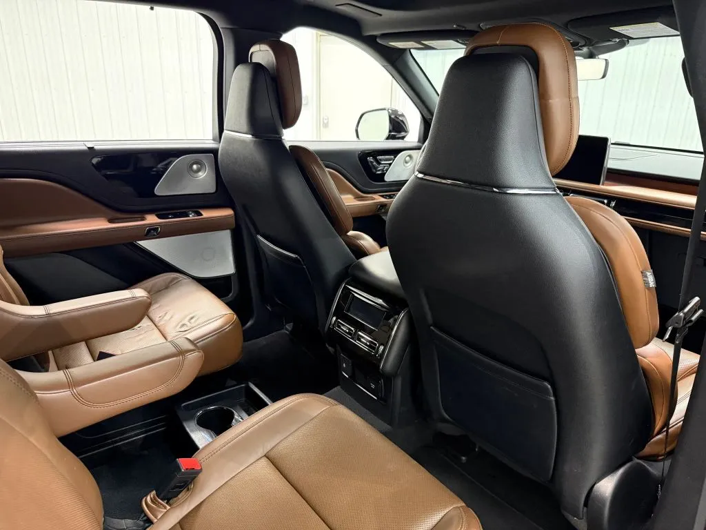 Lincoln Aviator photo 20