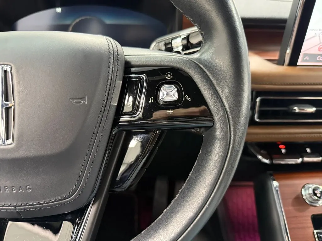 Lincoln Aviator photo 36