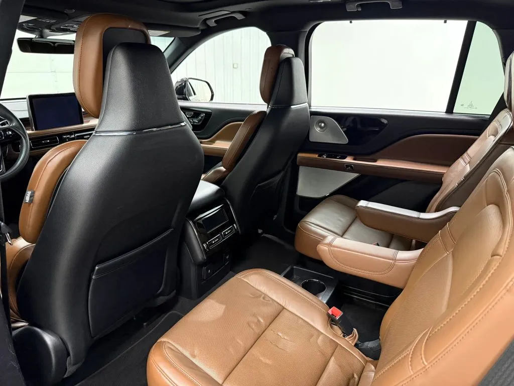 Lincoln Aviator photo 16