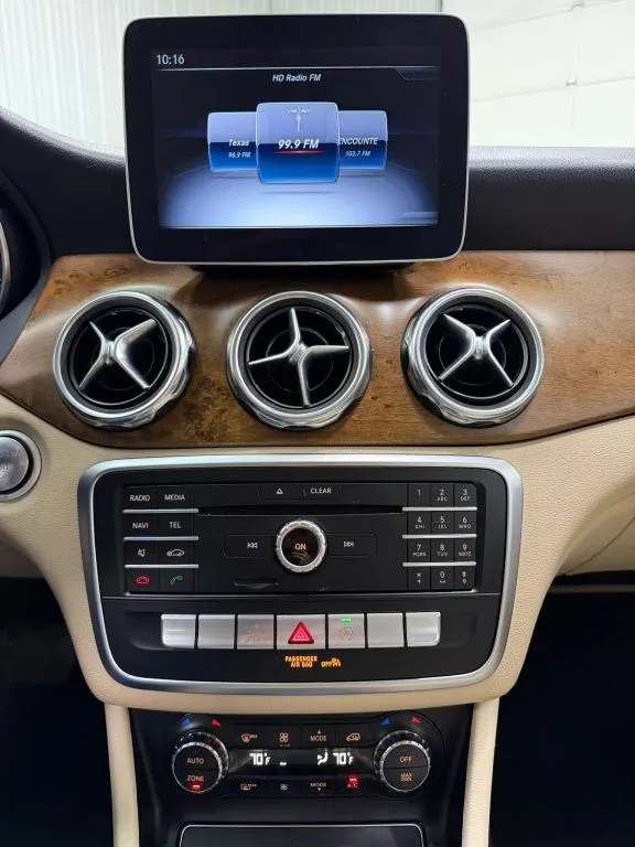 Mercedes-Benz GLA photo 22