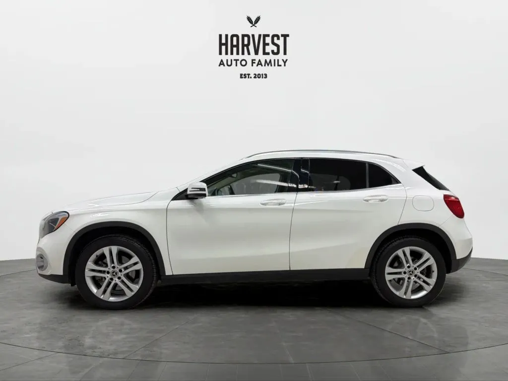 Mercedes-Benz GLA photo 2